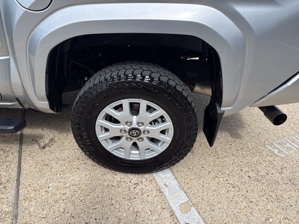 Used 2024 Toyota Tacoma SR5 AWD/4WD image 29