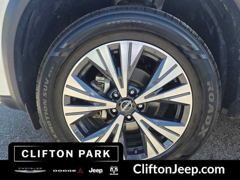 Used 2023 Nissan Rogue SV FWD image 29