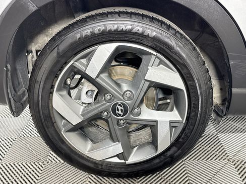 Used 2024 Hyundai Venue SEL FWD image 31