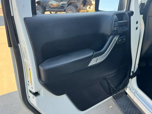 Used 2011 Jeep Wrangler Rubicon w/ PWR Convenience Group AWD/4WD image 10