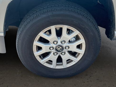 Used 2025 Toyota Tacoma SR5 AWD/4WD image 9