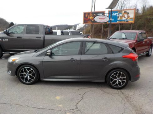 Used 2015 Ford Focus SE w/ SE Sport Package image 1