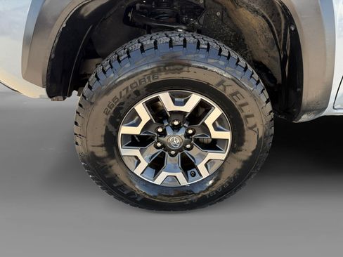 Used 2019 Toyota Tacoma TRD Off-Road w/ Technology Package AWD/4WD image 9