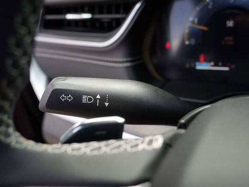 Used 2024 Jeep Grand Cherokee L Limited w/ Luxury Tech Group II RWD image 23