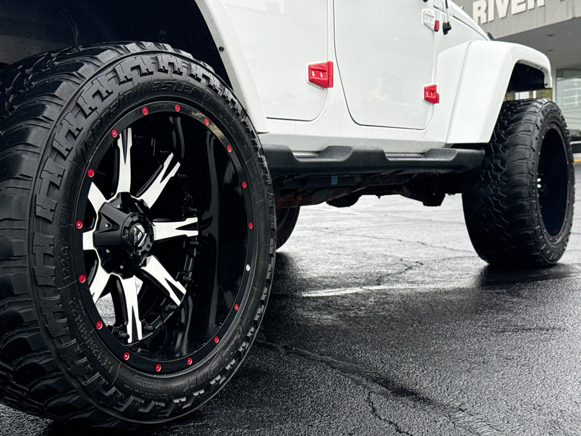 Used 2012 Jeep Wrangler Unlimited Sahara w/ Connectivity Group AWD/4WD image 8