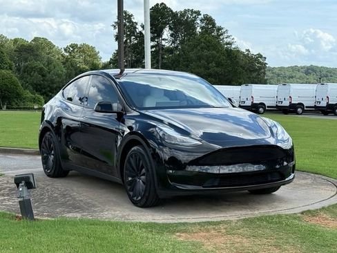 Used 2024 Tesla Model Y Long Range AWD/4WD image 9
