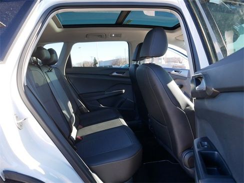 Certified 2025 Volkswagen Taos SE image 19