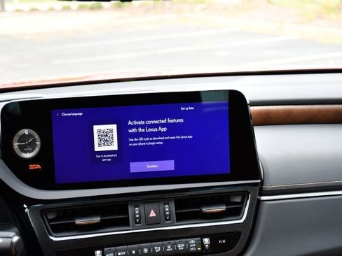 Certified 2025 Lexus ES 300h w/ Premium Package image 27