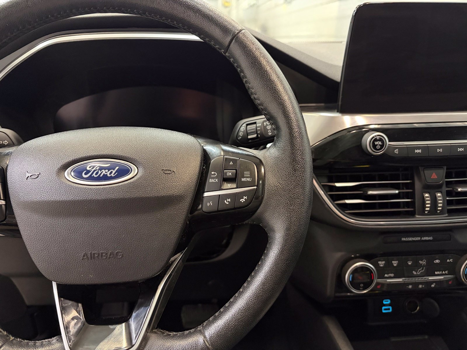 Used 2021 Ford Escape Titanium AWD/4WD image 15