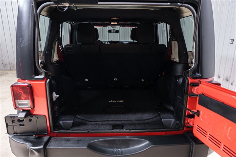 Used 2015 Jeep Wrangler Unlimited Sport w/ Connectivity Group AWD/4WD image 8