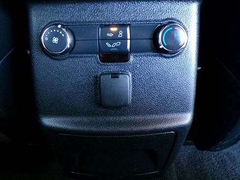 Used 2017 Ford Explorer XLT w/ Equipment Group 202A FWD image 29