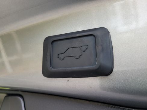 Used 2023 Toyota RAV4 XLE w/ Convenience Package FWD image 12