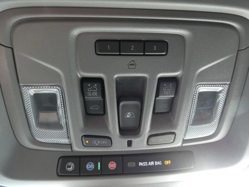 Certified 2025 Chevrolet Silverado 1500 RST AWD/4WD image 28