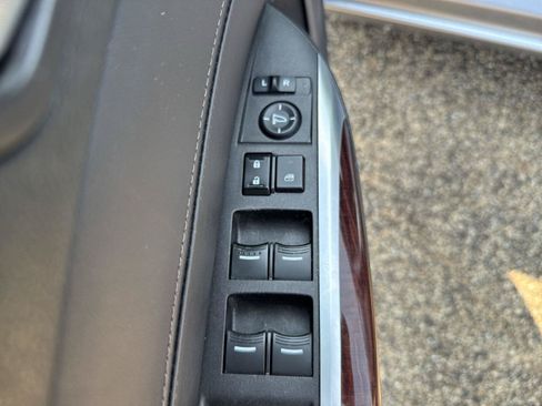 Used 2016 Acura TLX FWD image 18