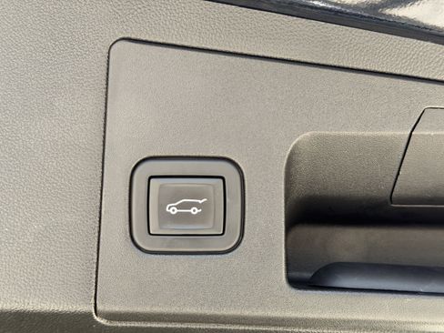 Certified 2023 Cadillac XT5 Luxury w/ LPO, Floor Liner Package AWD/4WD image 11