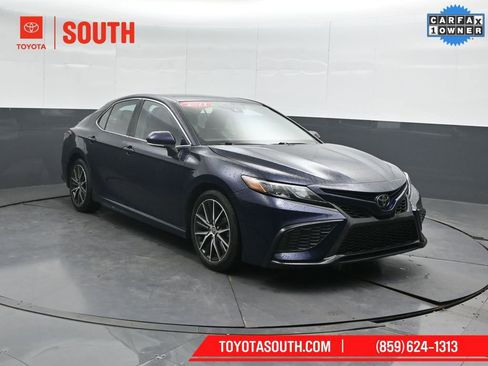 Used 2021 Toyota Camry SE w/ Convenience Package image 5