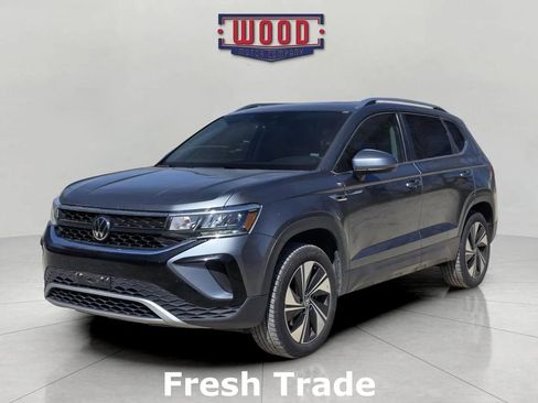 Used 2024 Volkswagen Taos SE image 3