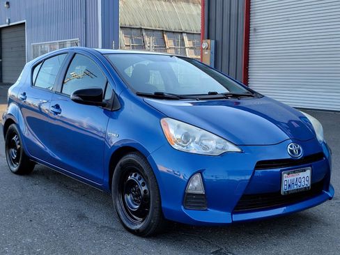 Used 2013 Toyota Prius C Two image 7