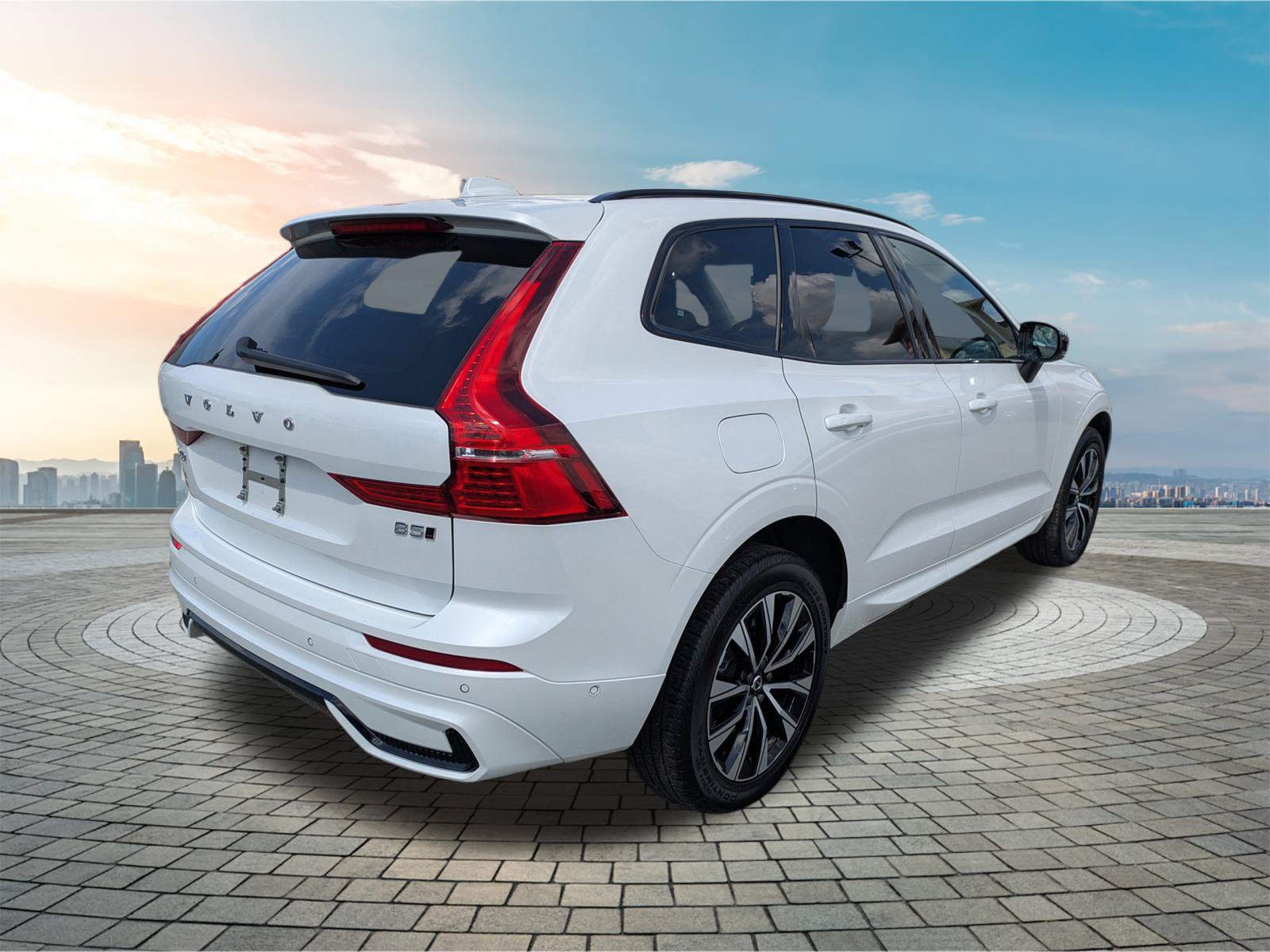 Used 2024 Volvo XC60 B5 Plus AWD/4WD image 5