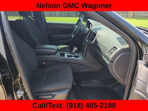 Used 2018 Jeep Grand Cherokee Laredo AWD/4WD image 16