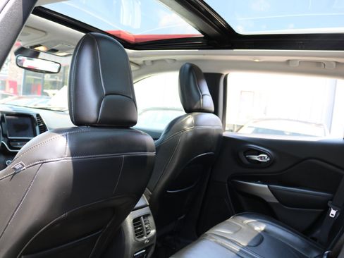 Used 2020 Jeep Cherokee Limited AWD/4WD image 38