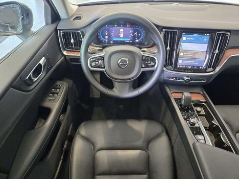 Used 2025 Volvo S60 B5 Plus image 8