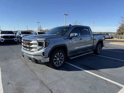 Used 2025 GMC Sierra 1500 SLE image 3