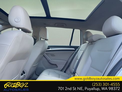 Used 2017 Volkswagen Golf SE image 15