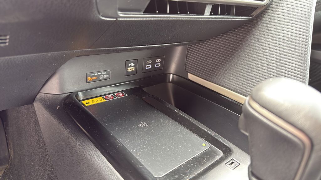 Used 2025 Toyota Camry SE FWD image 26