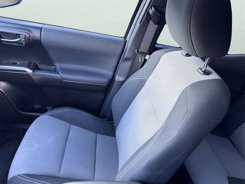 Used 2021 Toyota Tacoma TRD Off-Road image 28