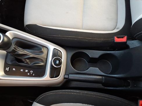 Used 2022 Hyundai Venue SEL image 19