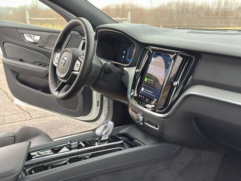 Used 2024 Volvo S60 B5 Plus w/ Climate Package image 29