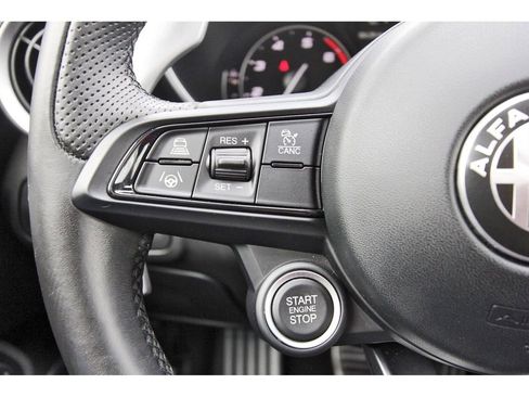 Used 2022 Alfa Romeo Giulia Veloce RWD image 18
