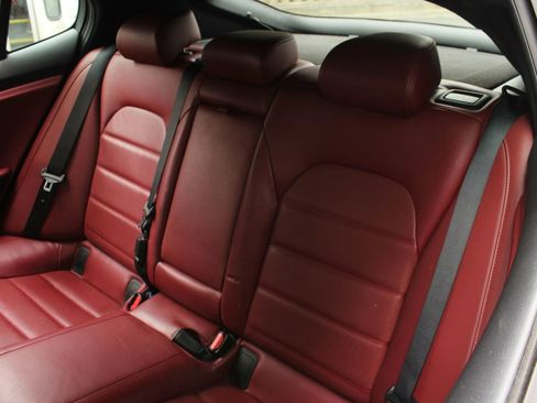 Used 2018 Kia Stinger GT2 image 18