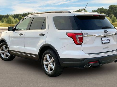 Used 2018 Ford Explorer XLT w/ Equipment Group 201A FWD image 10