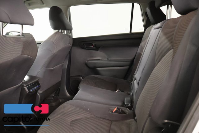 Used 2020 Toyota Highlander LE AWD/4WD image 33