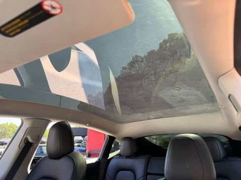 Used 2021 Tesla Model Y Long Range image 50