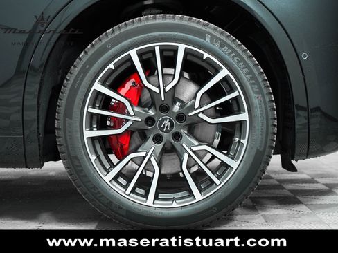 New 2025 Maserati Grecale GT image 12