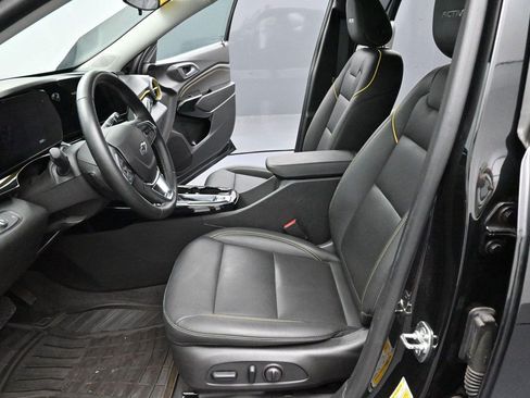 Used 2025 Chevrolet Trax ACTIV w/ Sunroof Package FWD image 13