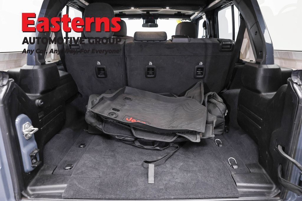 Used 2024 Jeep Wrangler Unlimited w/ Convenience Group AWD/4WD image 23
