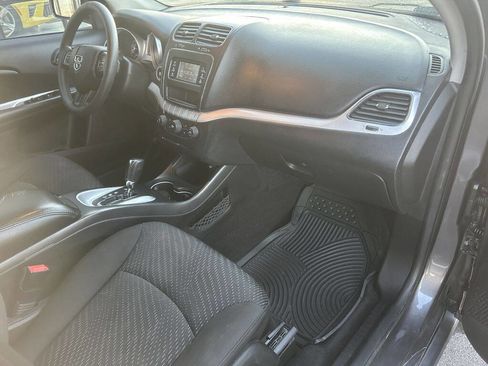 Used 2018 Dodge Journey SE image 25