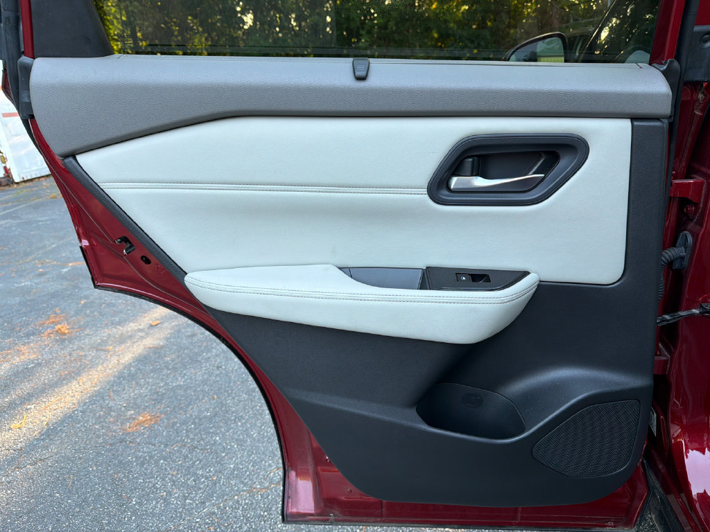 Used 2023 Nissan Rogue SV w/ SV Premium Package FWD image 22