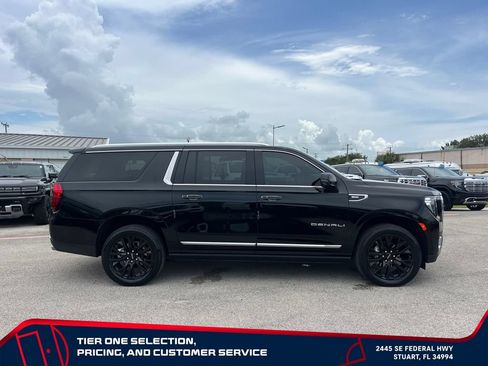 Used 2024 GMC Yukon XL Denali AWD/4WD image 8