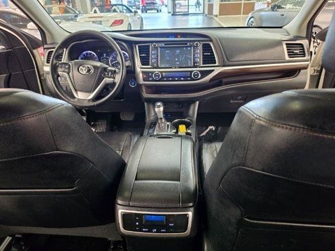 Used 2014 Toyota Highlander Limited FWD image 9