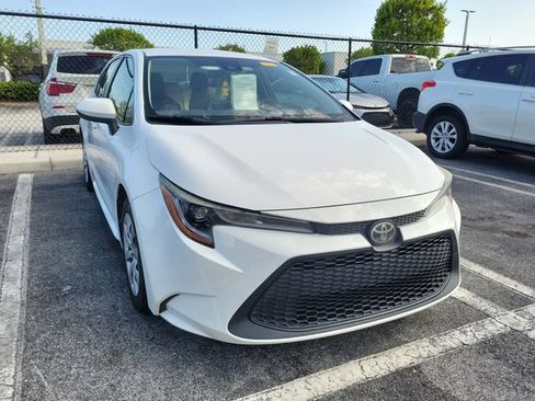 Used 2020 Toyota Corolla LE FWD image 3