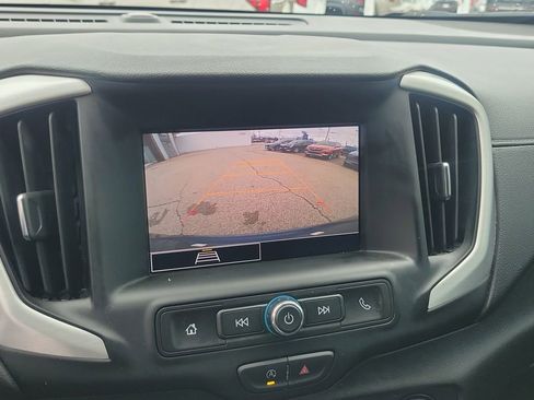 Used 2024 GMC Terrain SLE image 27