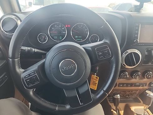 Used 2015 Jeep Wrangler Unlimited Rubicon w/ Connectivity Group AWD/4WD image 22