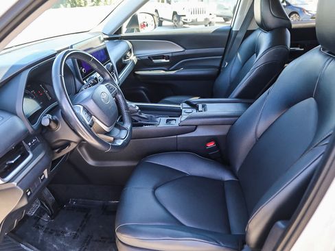 Certified 2024 Toyota Grand Highlander AWD Hybrid image 18