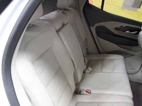 Used 2022 GMC Terrain Denali w/ Denali Premium Package AWD/4WD image 9