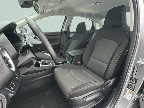 Used 2024 Kia Forte LXS w/ LXS Technology Package FWD image 13